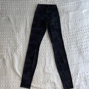 Size 0, 28” inseam, Black camo lululemon align leggings.